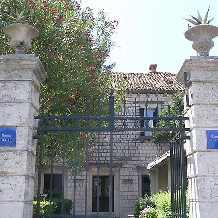 Elly Dubrovnik