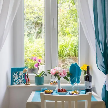 Elly Apartment