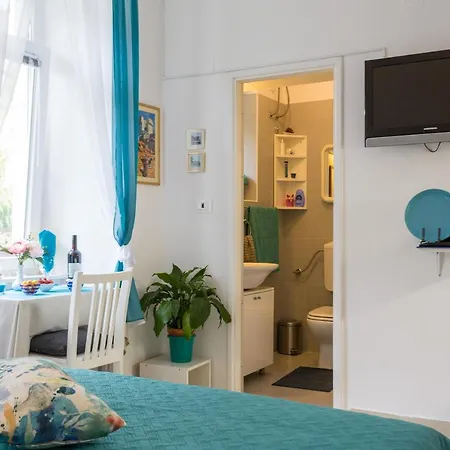 Elly Apartment *